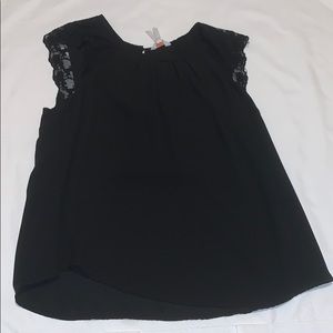 Black short sleeve shirt